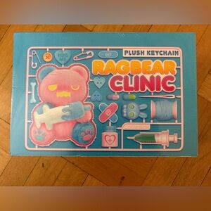 Sealed whole case of the Ragnar Clinic series. 6 blind boxes in all!